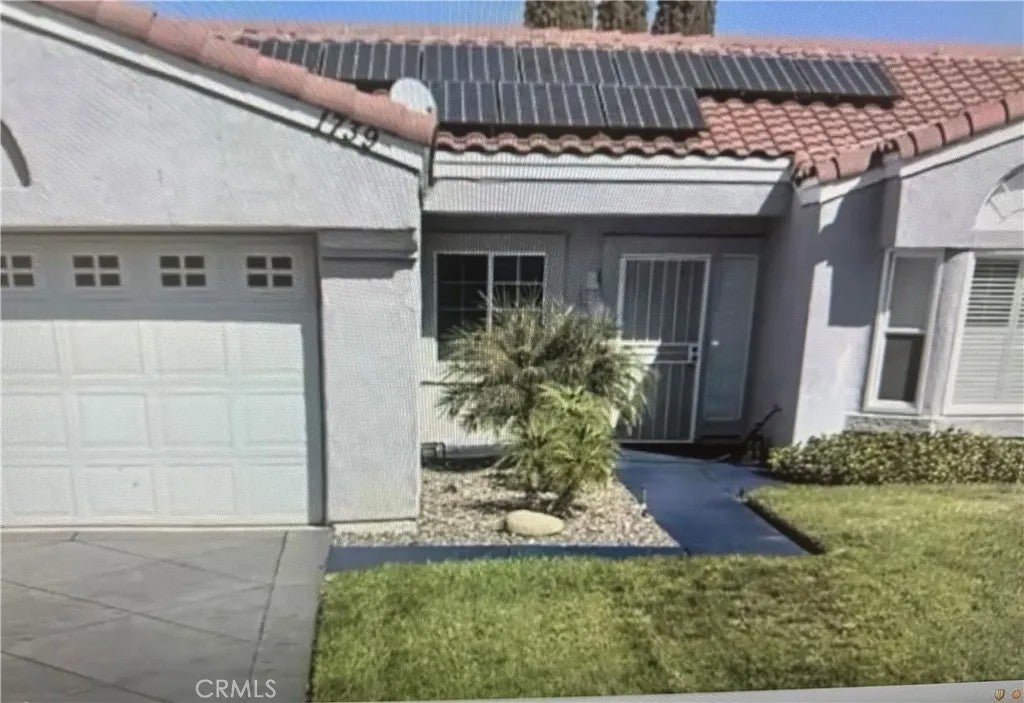 1739 E Avenue R6 — photo