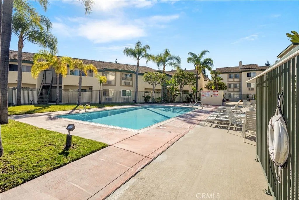 15000 Downey 337 — photo