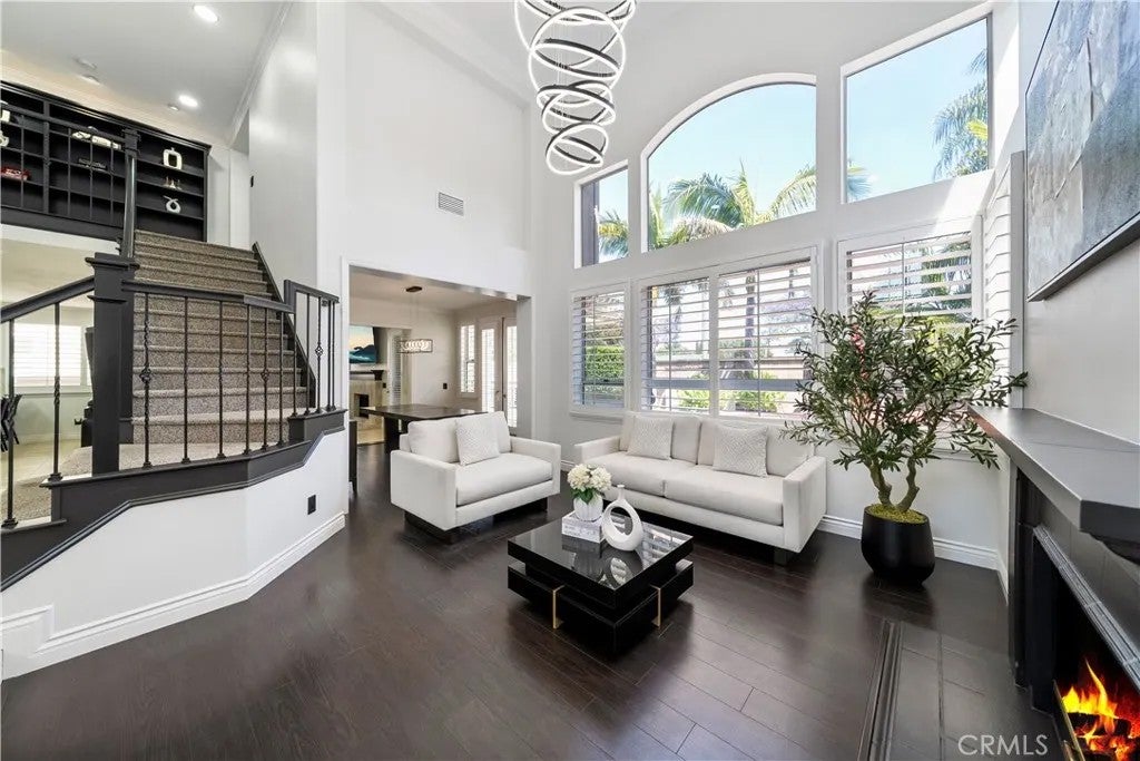 5530 Samantha — photo