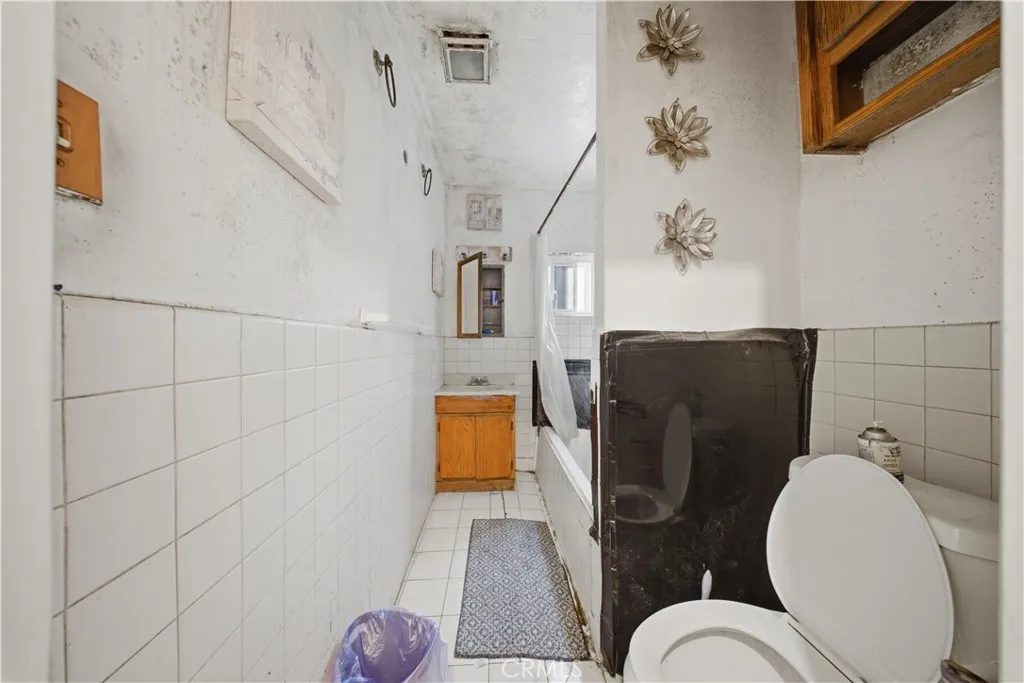 511 N Chester, Compton, CA 90221 — photo 3