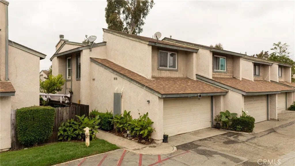 861 S Mountain — photo