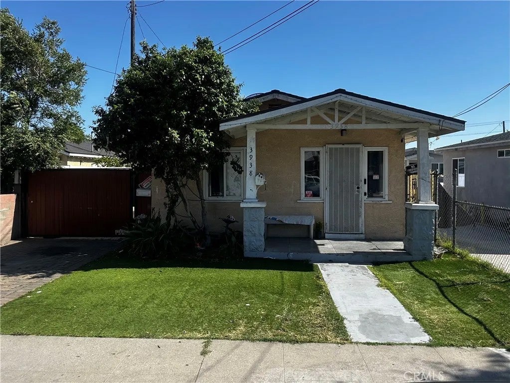 3938 Clara — photo
