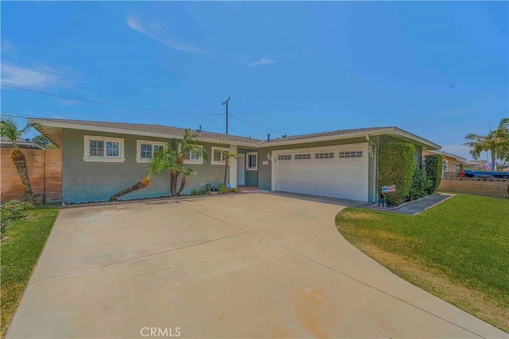 7442 Santa Domingo — photo