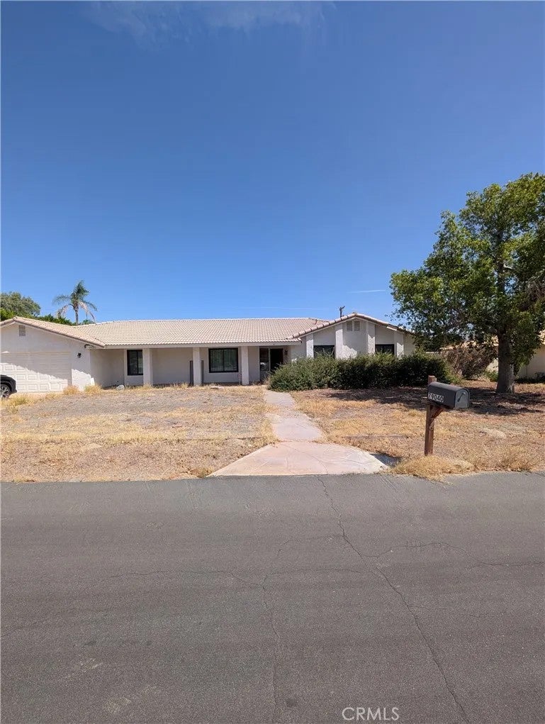 79040 Cliff — photo