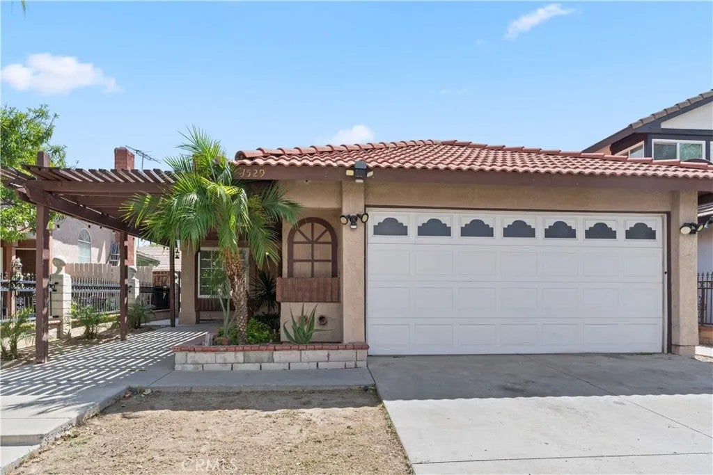 1529 Apple Creek — photo