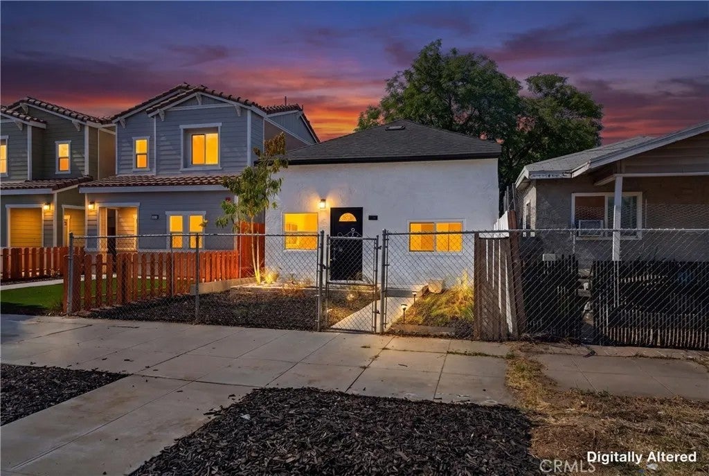248 W N — photo