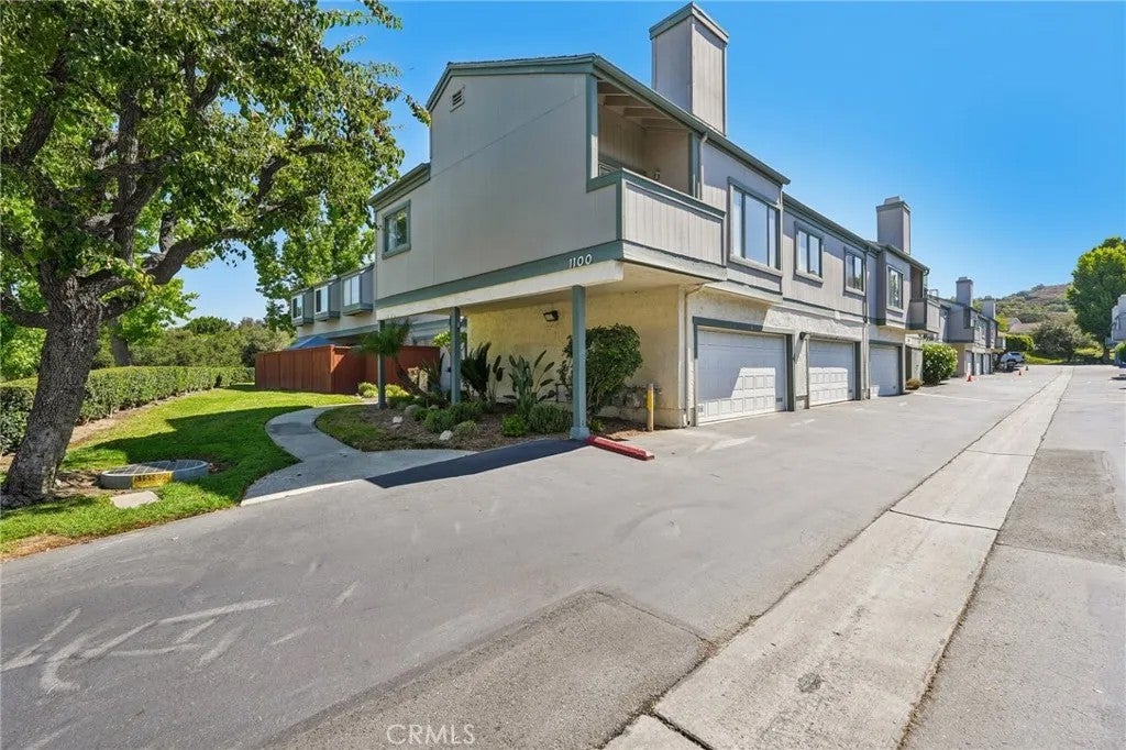 1100 Cleghorn E — photo