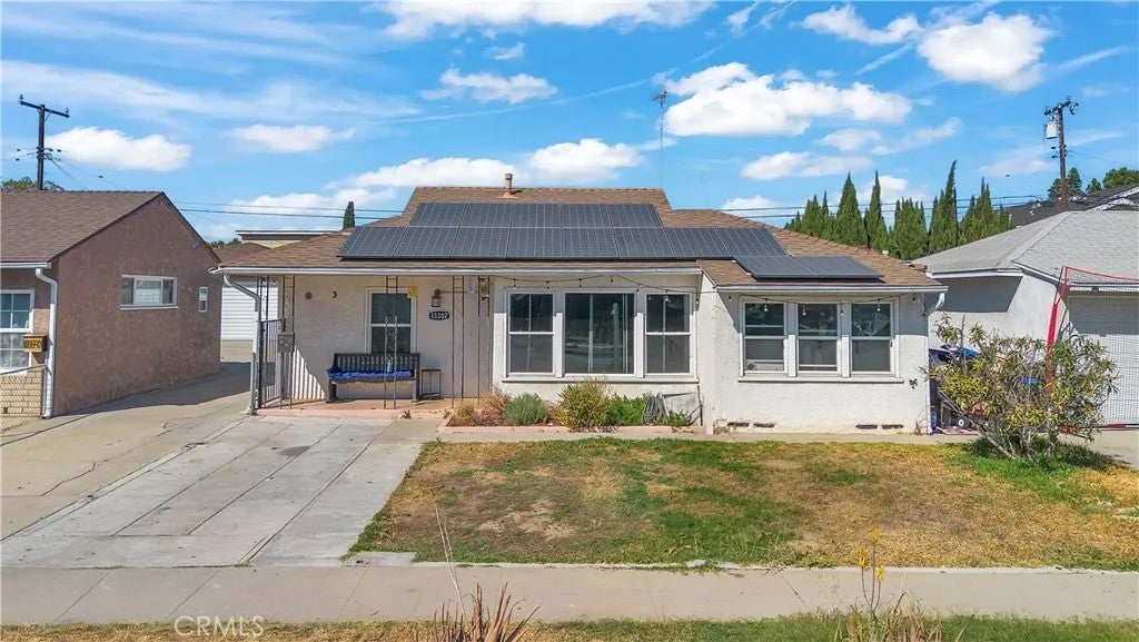 13302 Volunteer Avenue — photo