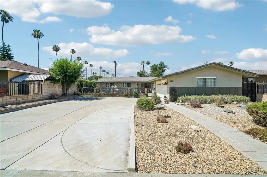 17316 Hawthorne Avenue — photo