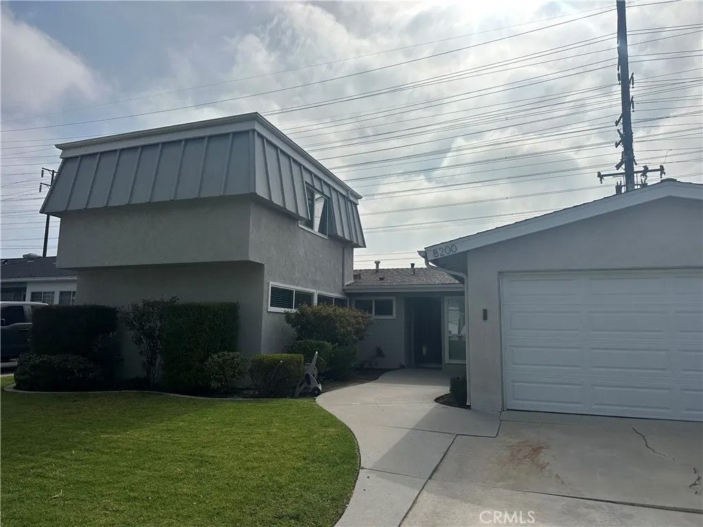 8200 Guava Ave — photo