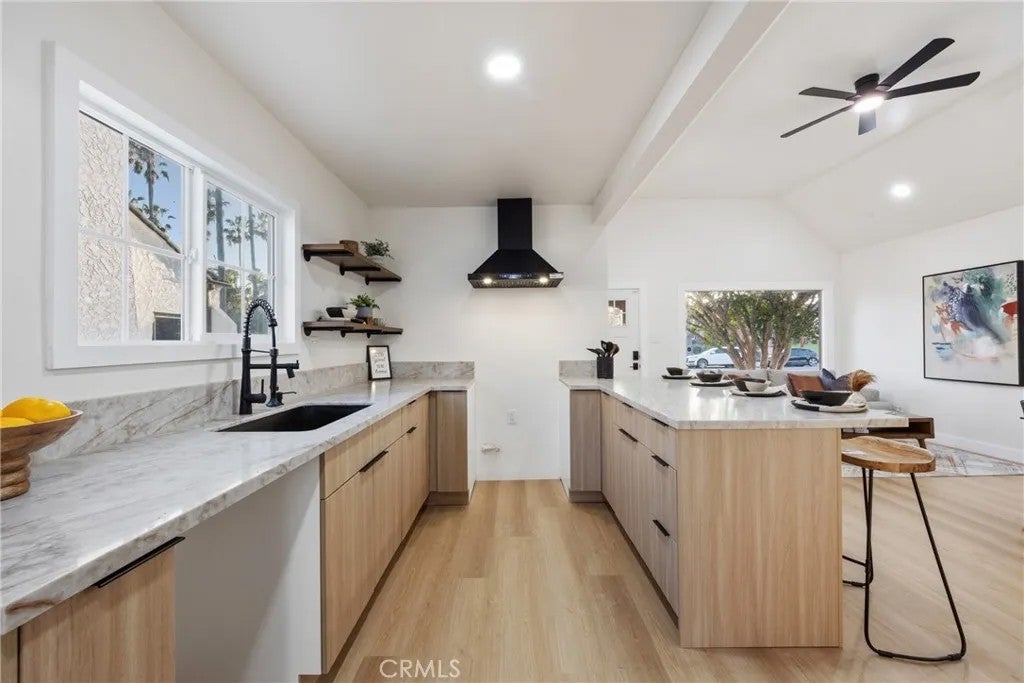 5612 S Rimpau — photo