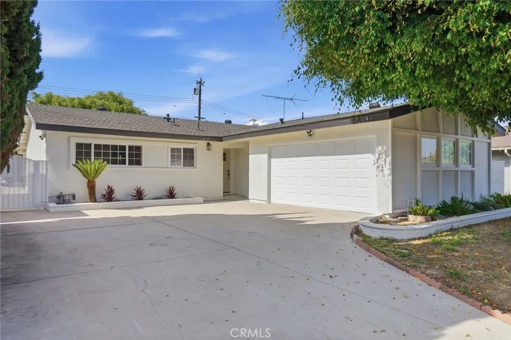 1430 Hillandale — photo