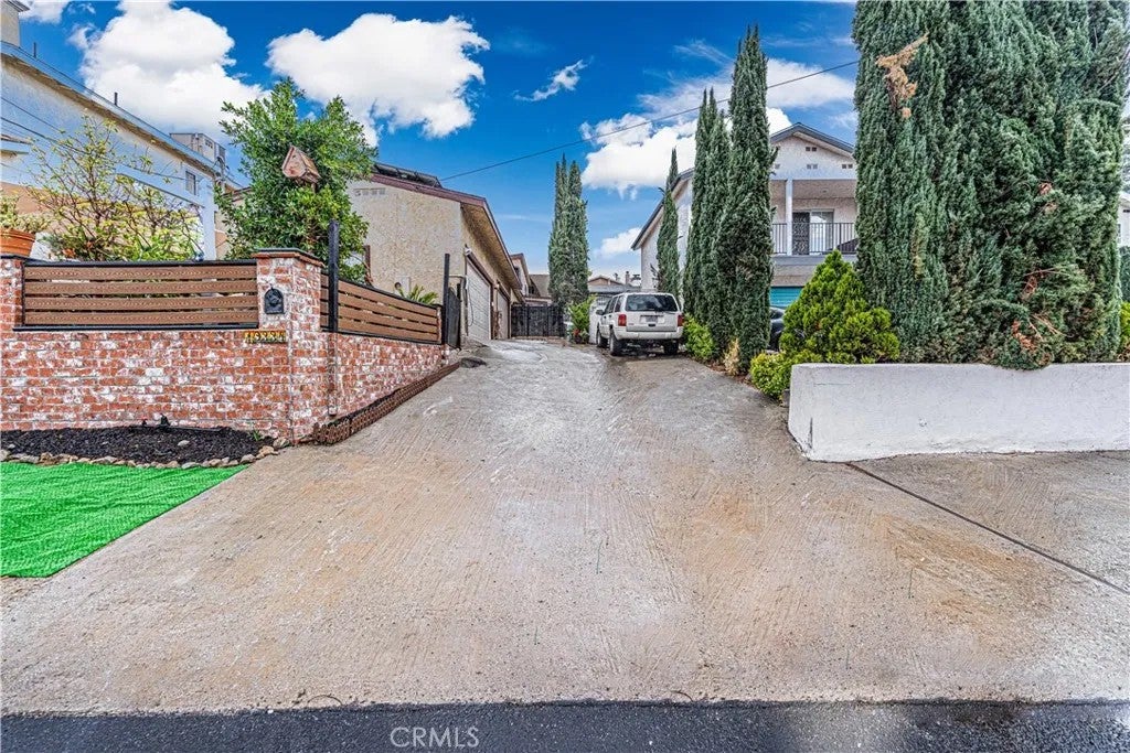 10334 Tujunga Canyon — photo