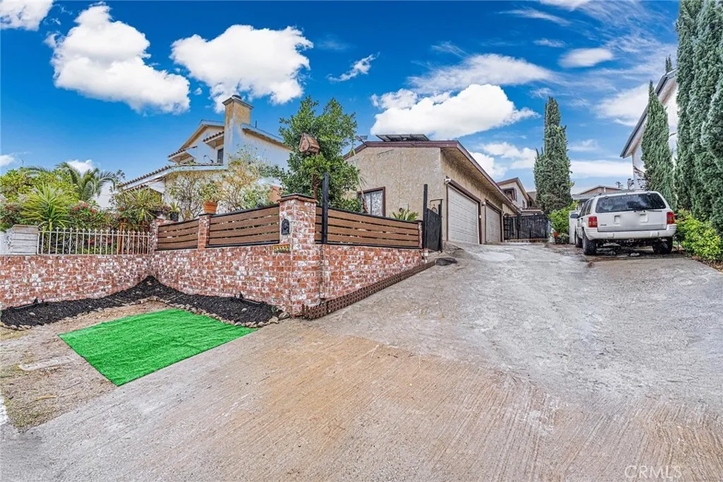 10334 Tujunga Canyon, Los Angeles, CA 91042 — photo 2