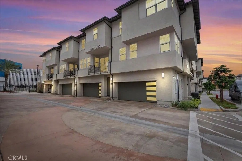 1206 W Cara — photo