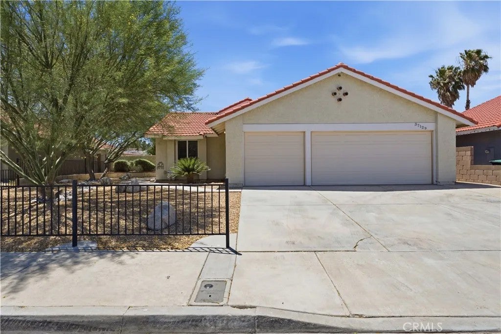 37129 Calle Amigo — photo