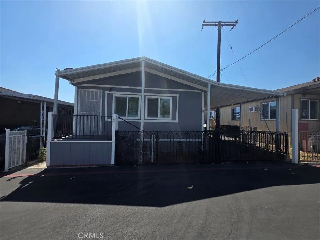 4300 Holt 76 — photo