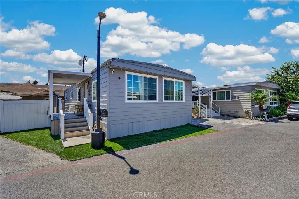 150 E De Anza 150 — photo