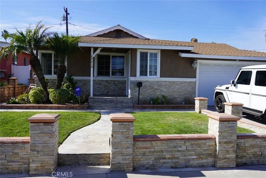 24419 Marine — photo