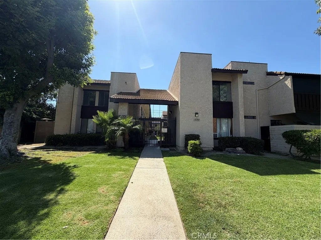 15351 Orange Ave 8 — photo