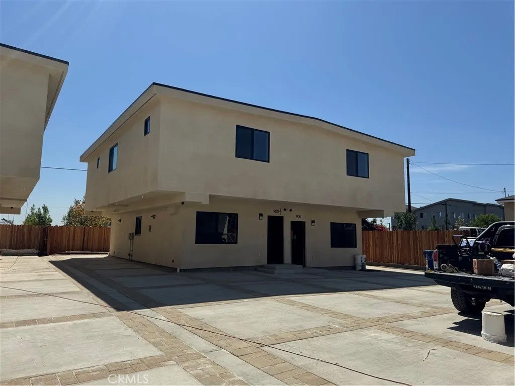 908 Lakme Avenue — photo