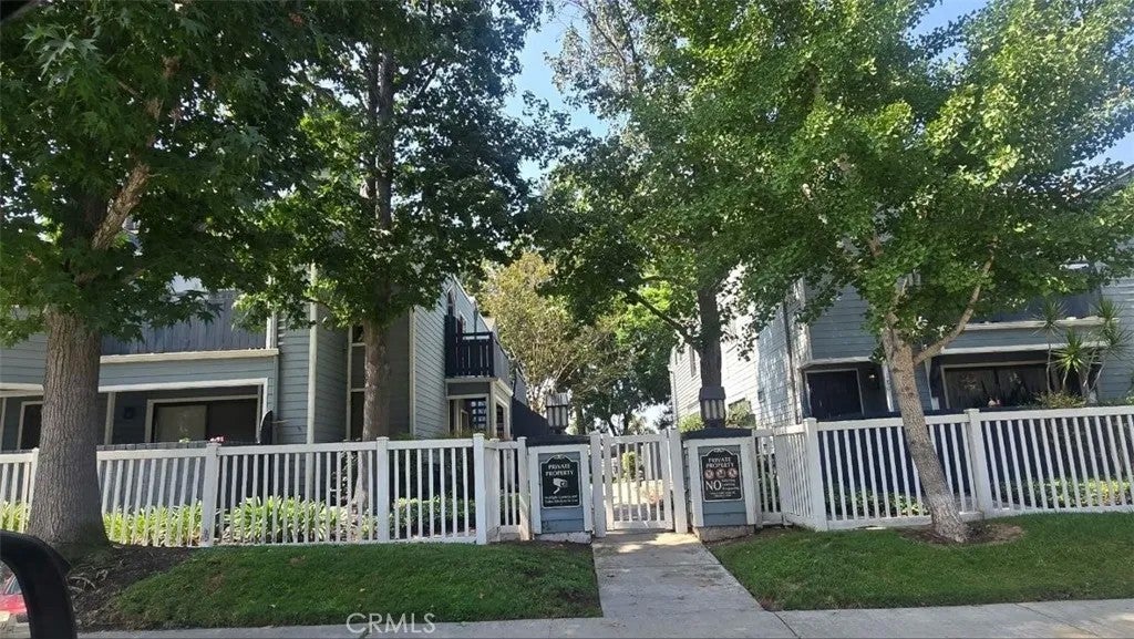 7300 Quill 207 — photo