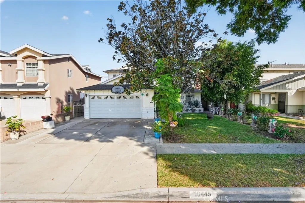 10445 Valley View Avenue — photo