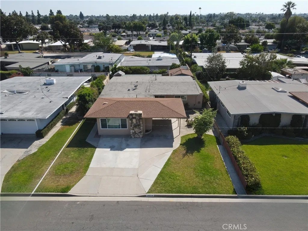 14010 Dunton — photo