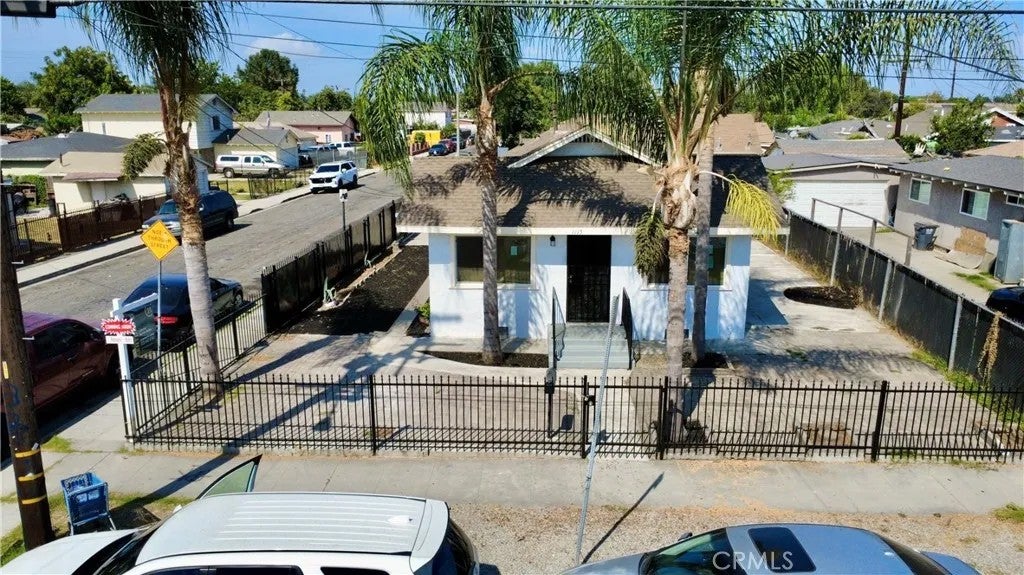 1115 S Acacia — photo