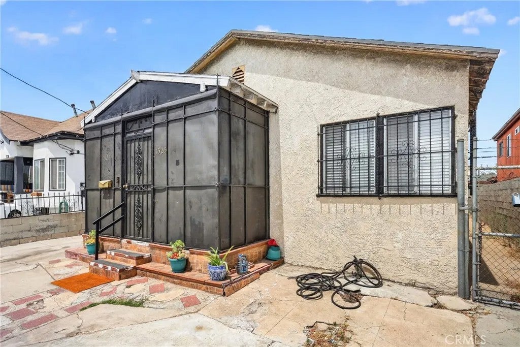 1523 E Vernon — photo