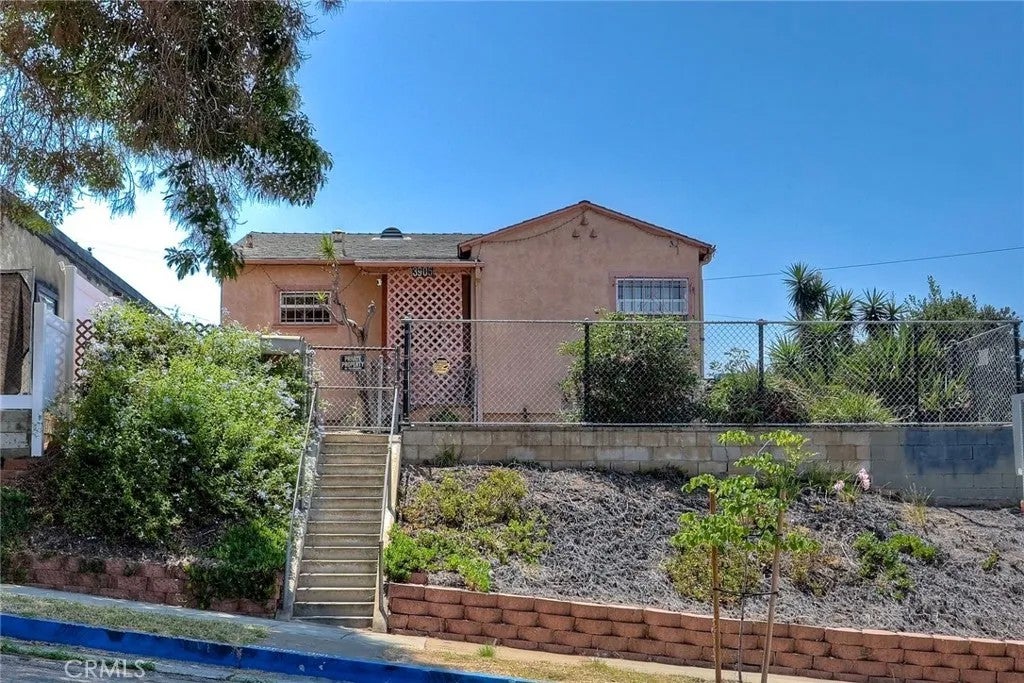 3905 Marine View — photo