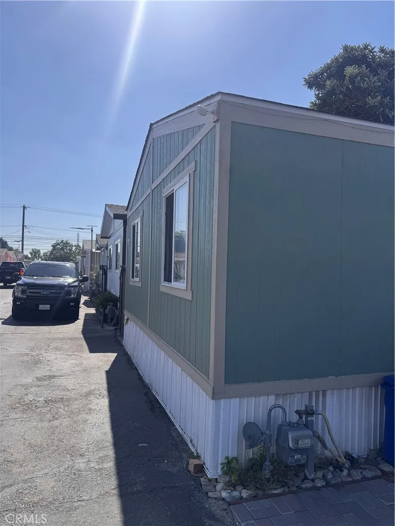 15325 Orange, Paramount, CA 90723 — photo 3