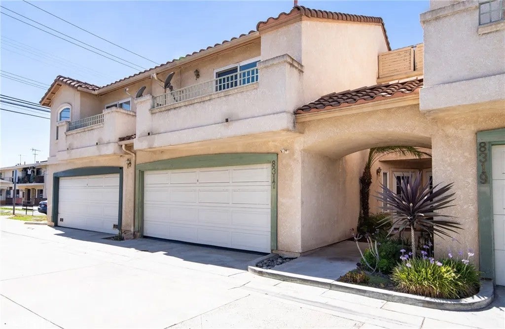 8317 Alameda Street — photo