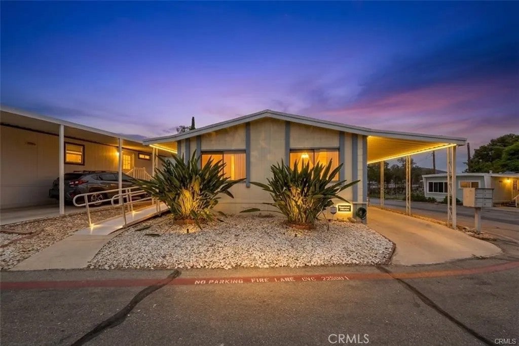 22111 Newport 88 — photo