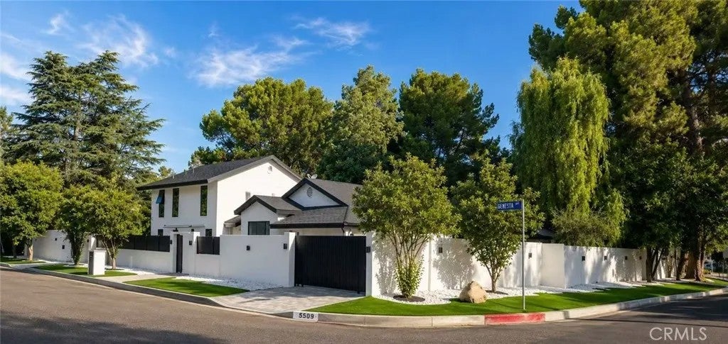 5509 Oakdale — photo