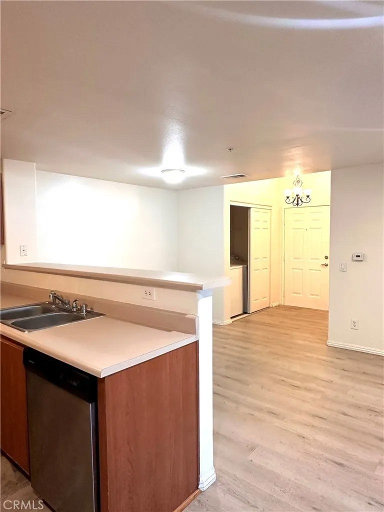 31221 Taylor — photo