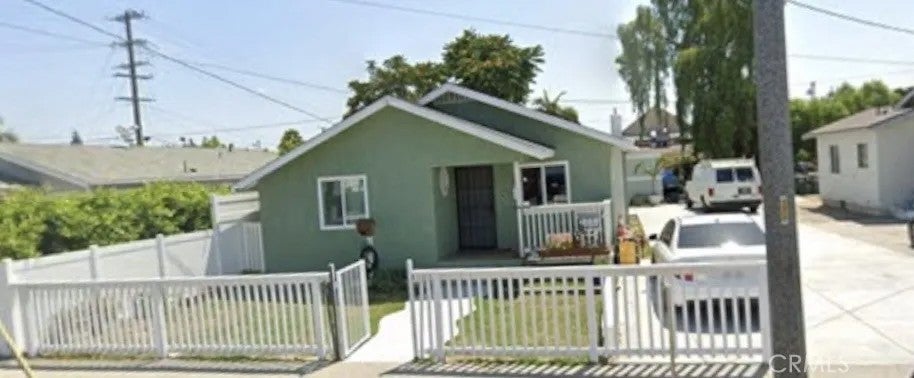 206 N Acacia — photo