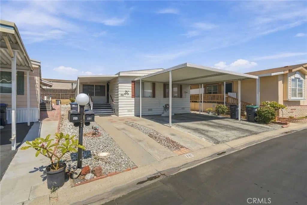 1065 Lomita 281 — photo