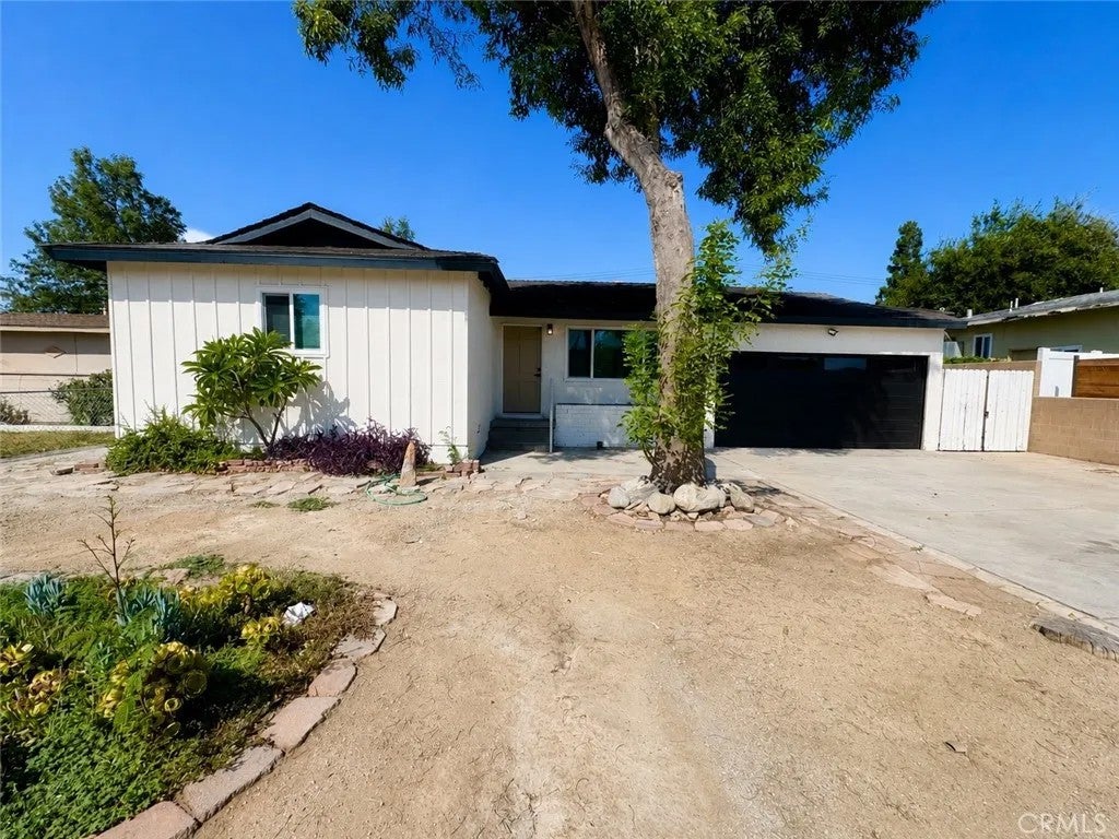 8214 Jadeite Ave — photo
