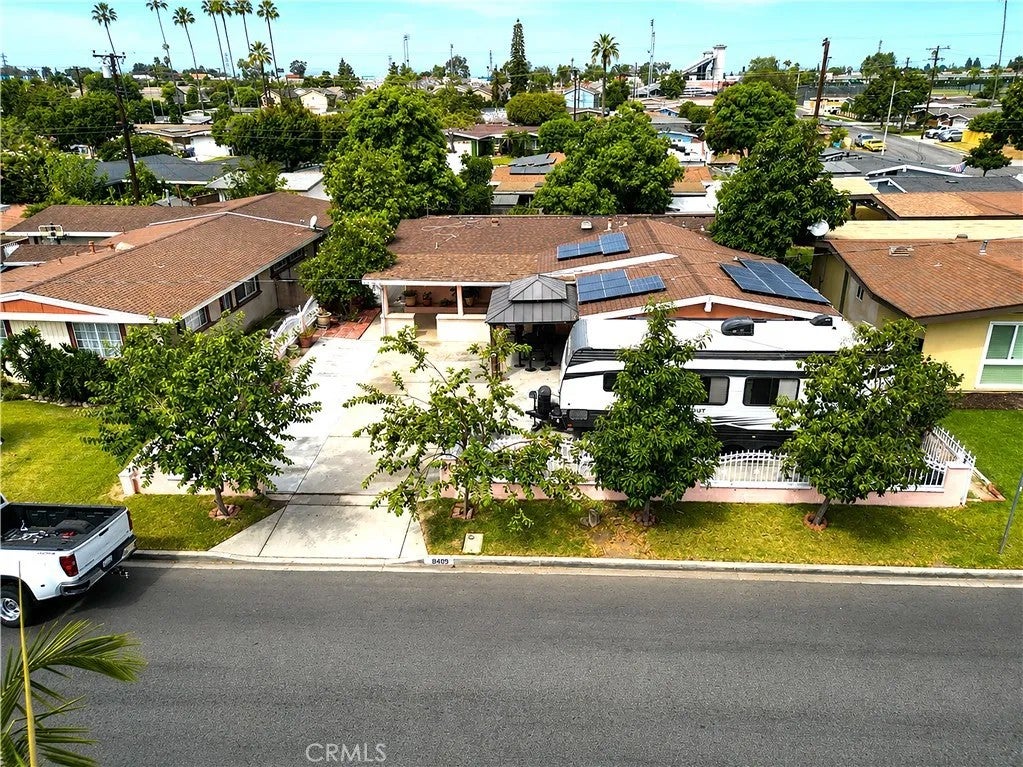 8409 Flallon — photo