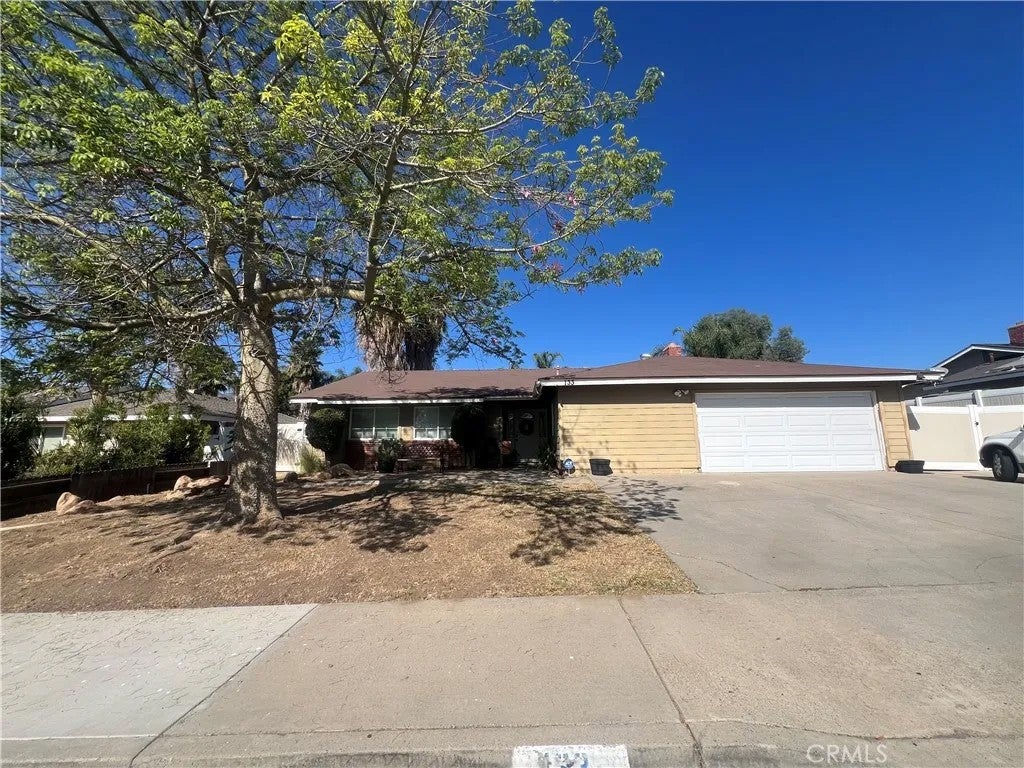 133 S Woodlake — photo