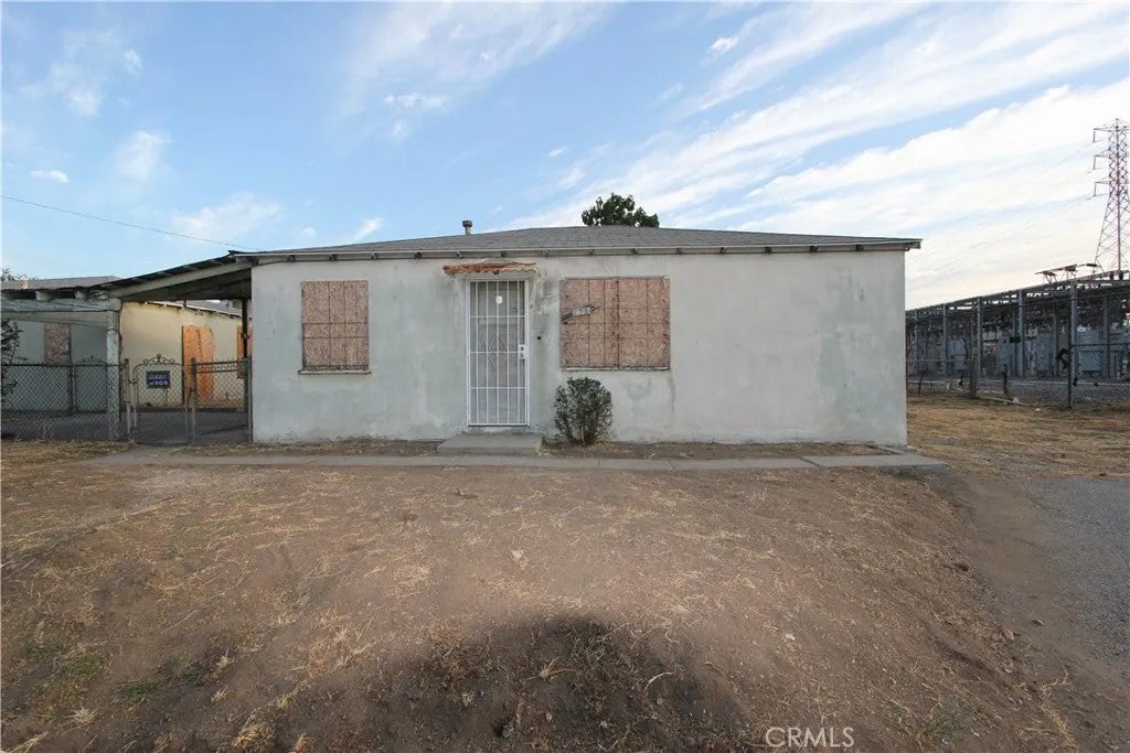 8511 Grand — photo