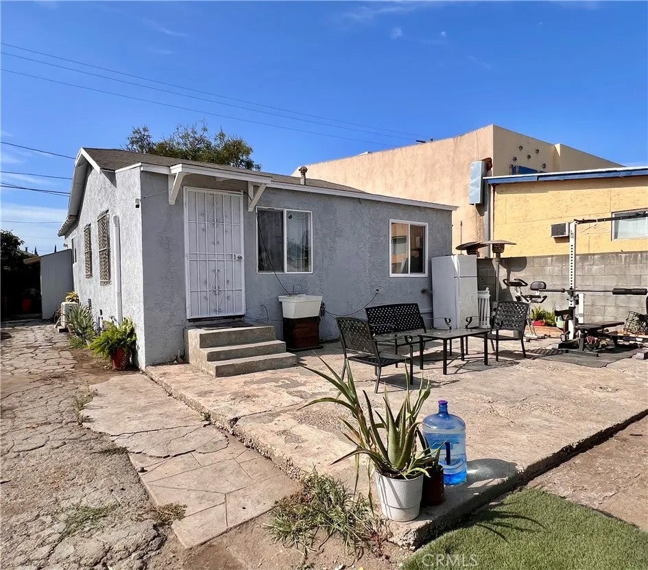 1474 W Compton — photo