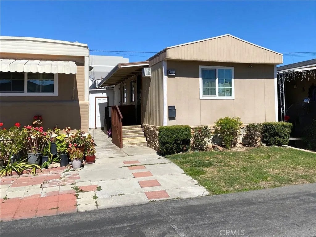 850 W Mission Blvd Spc. B21 — photo
