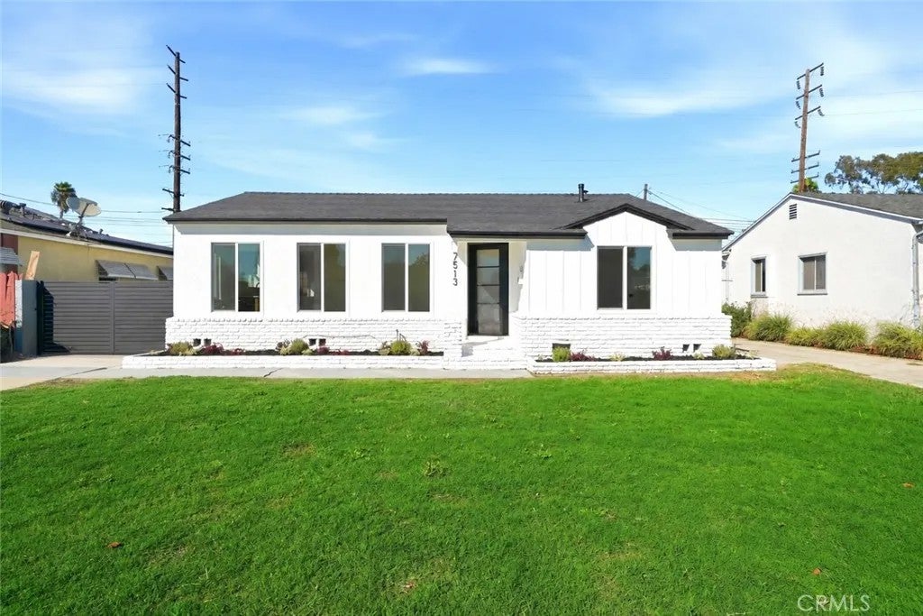 7513 Pivot — photo