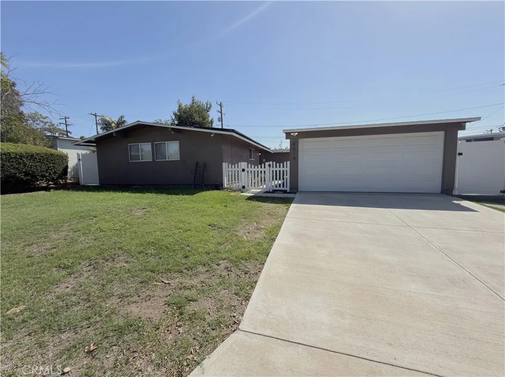 8614 Guilford — photo