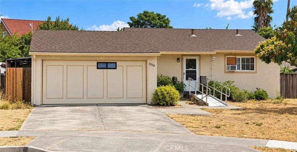 1550 Stone Creek — photo