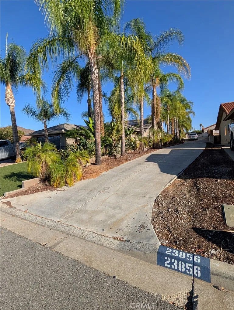 23856 Outrigger — photo