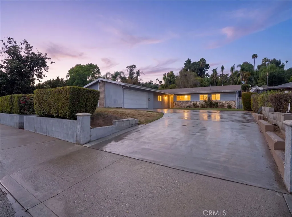 901 Val Vista — photo