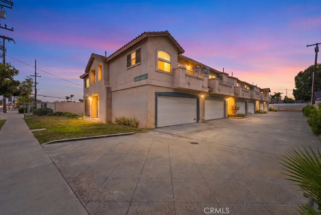 8317 Alameda Street — photo